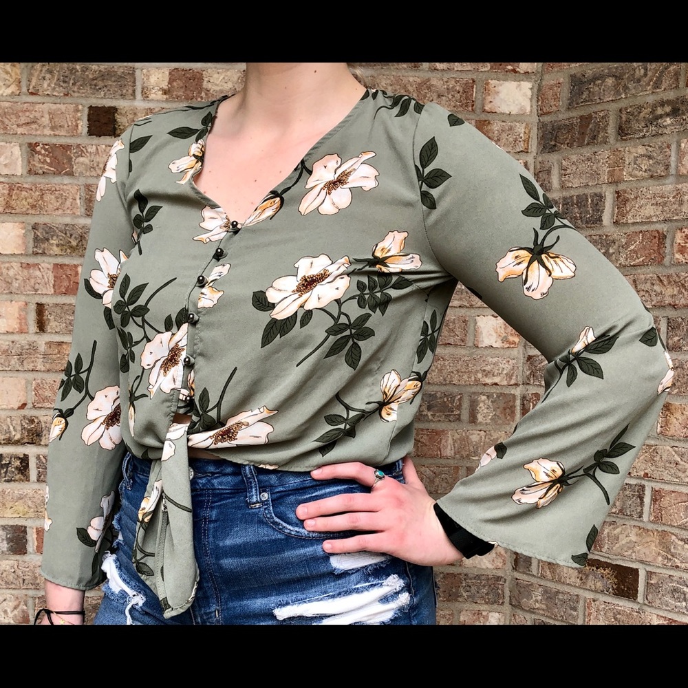 Cropped Floral Bottom Tie Shirt